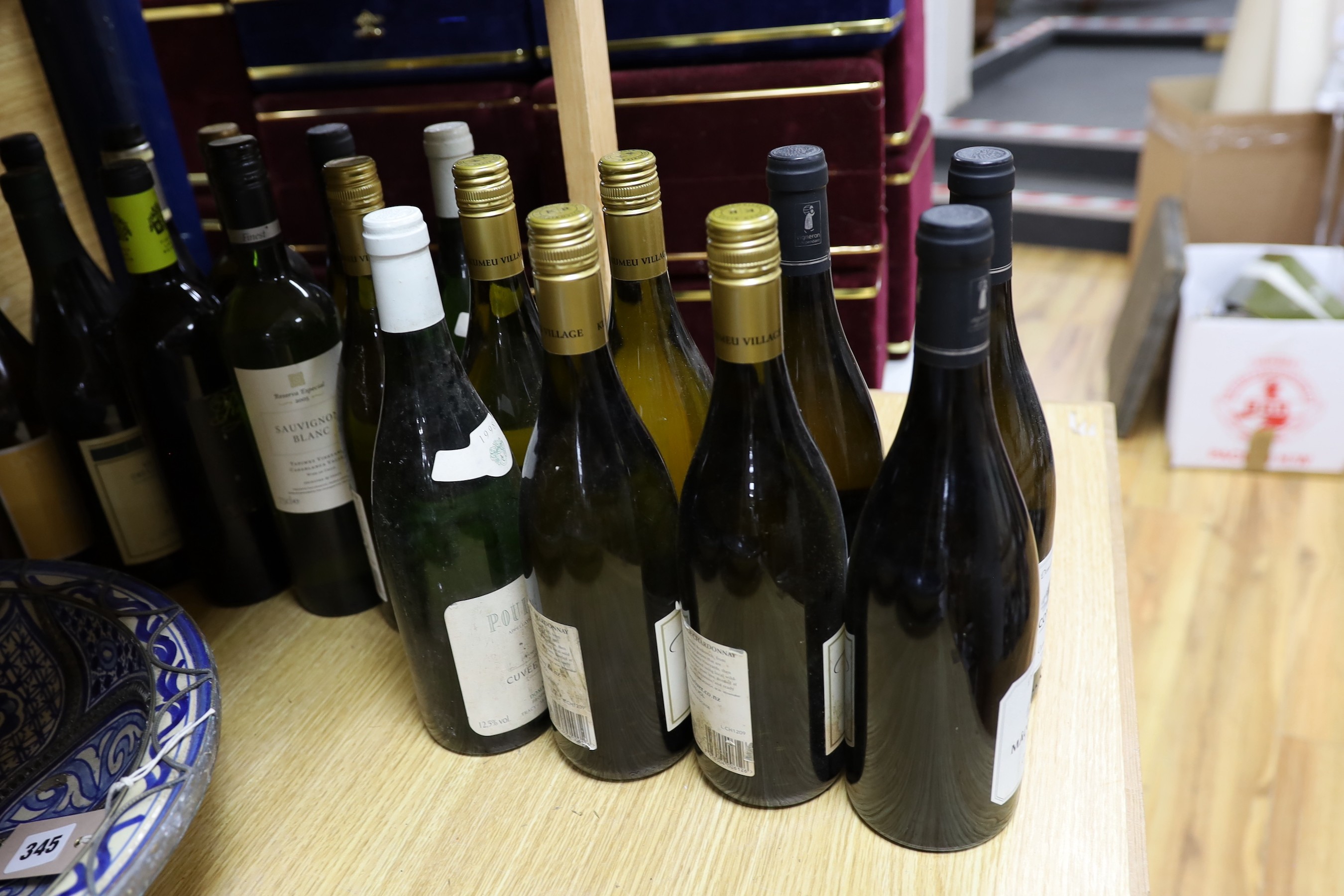 Eighteen bottles of assorted white wines, to include five Kumea Village 2012, three Mâcon-Péronne 2014, two Cuvee de Boisfleury 1998 and others (18)
